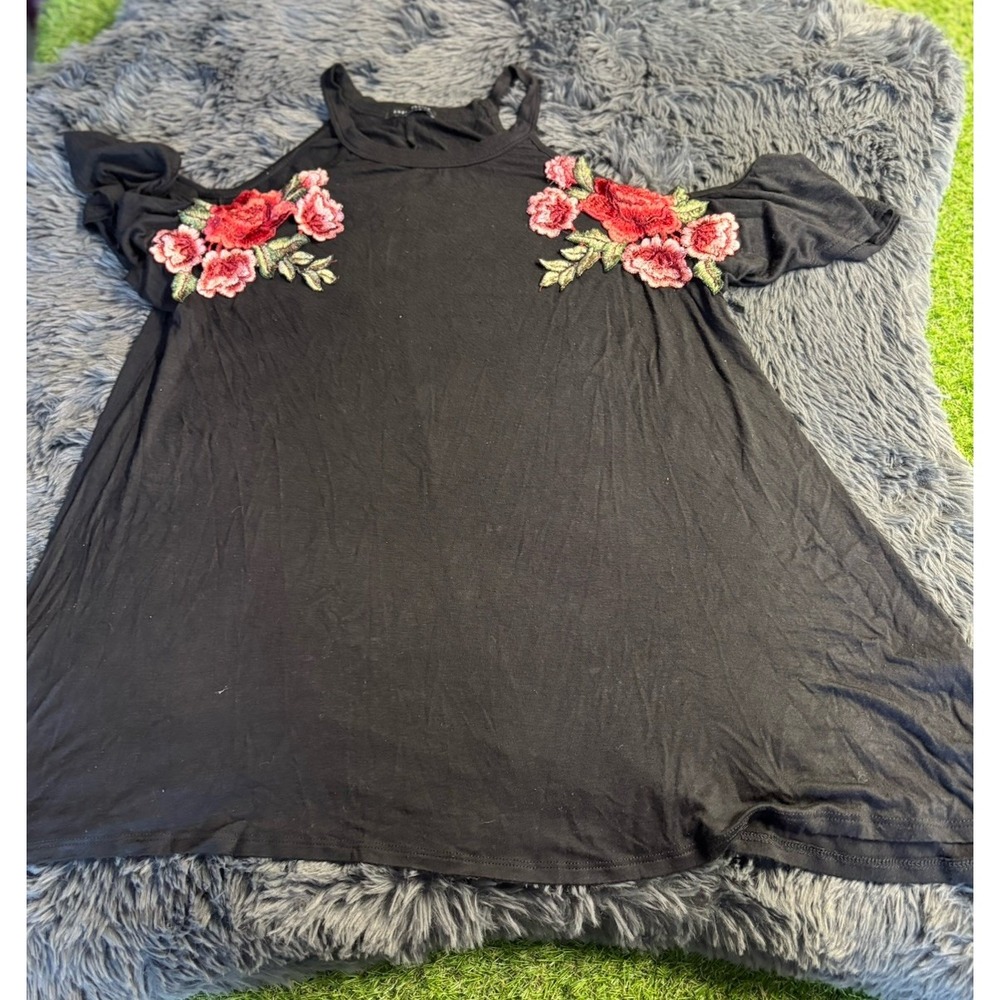 Sweet Clair Women's Large Black Embroidered Floral‎ Cold Shoulder